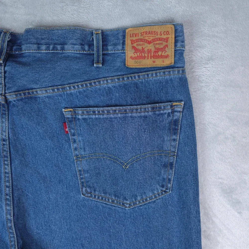 Levi's 550 Relaxed Fit Tapered Leg Jeans Mens 46x32 Blue Denim Medium Wash